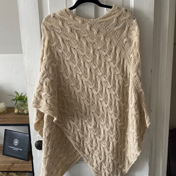 Cream poncho - Picture 1 of 2